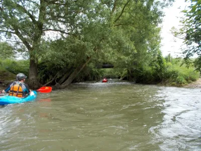 Peu après la vanne syphonnante X du Moulin de Foigny, en zone boisée.